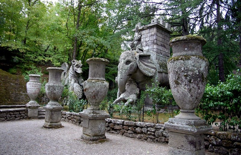скульптуры в Священном саду 
