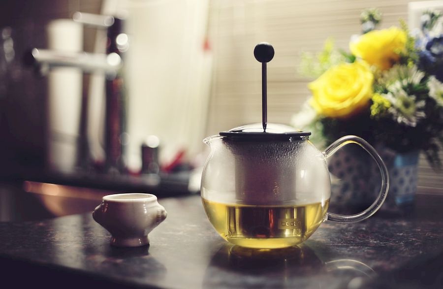 чайник с зеленым чаем
